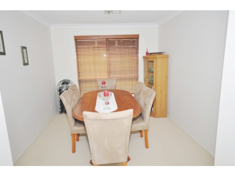 1  Priestley Close, Maryland NSW 2287