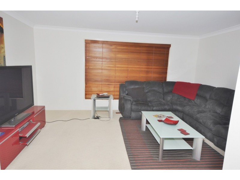 1  Priestley Close, Maryland NSW 2287