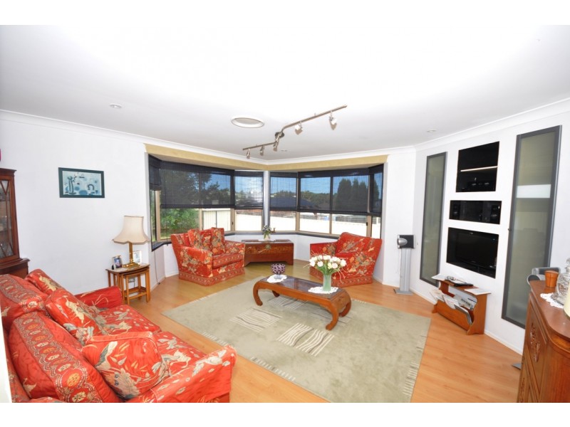 10 Robin Avenue, Cameron Park NSW 2285