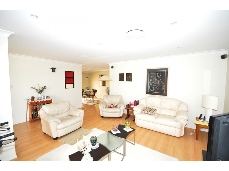 10 Robin Avenue, Cameron Park NSW 2285