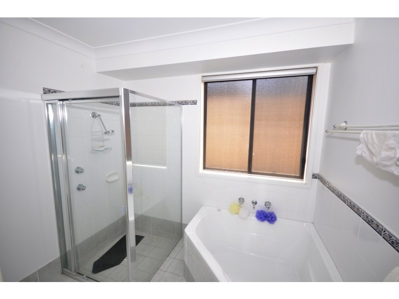 10 Robin Avenue, Cameron Park NSW 2285