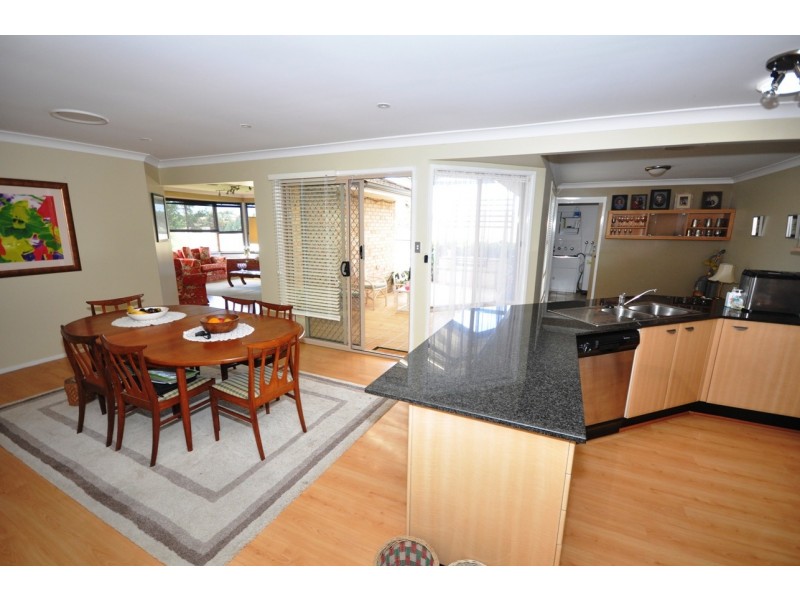 10 Robin Avenue, Cameron Park NSW 2285