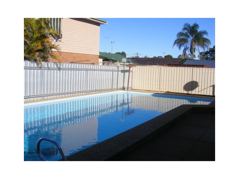 19 Gladgunson Dr, Eleebana NSW 2282