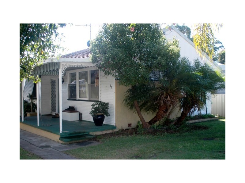 10 Glad Gunson Drive, Eleebana NSW 2282