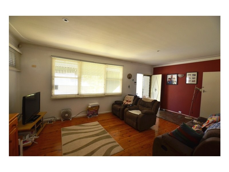 10 Glad Gunson Drive, Eleebana NSW 2282