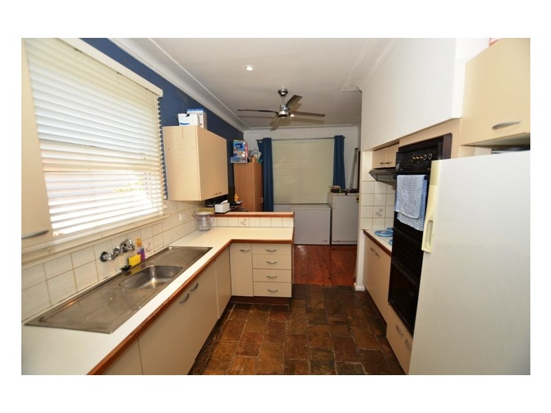 10 Glad Gunson Drive, Eleebana NSW 2282