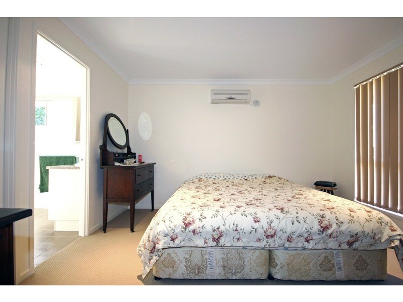 4 Oxley Court, Southside QLD 4570
