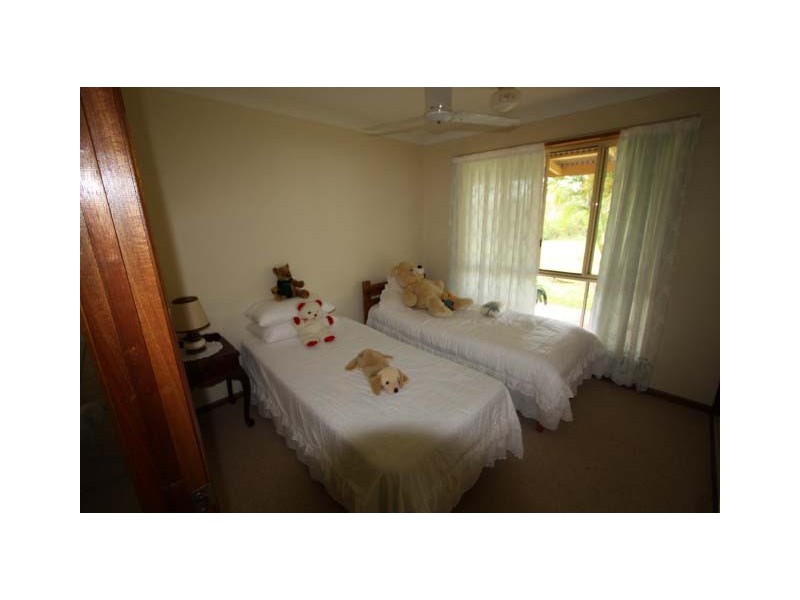 Canina QLD 4570