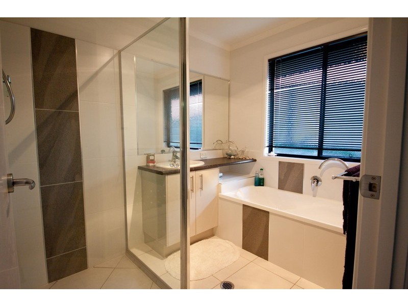 11 Presidential Ave, Southside QLD 4570