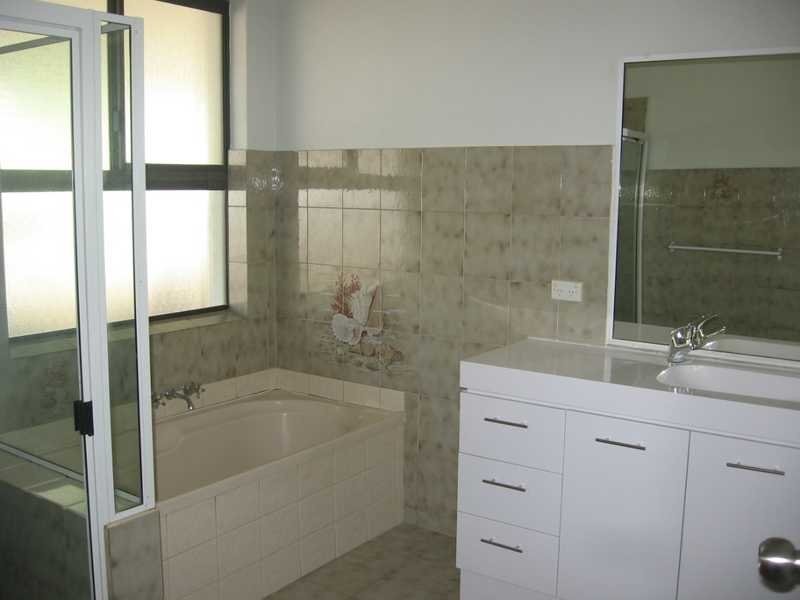 18 Lobwein, Kybong QLD 4570