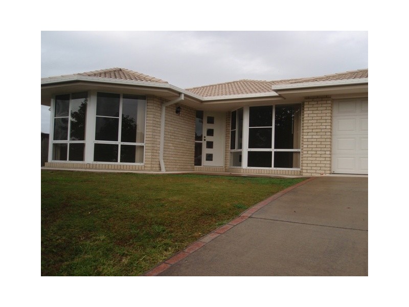 9 Petrie Court, Southside QLD 4570