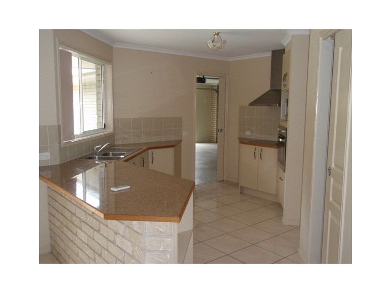 9 Petrie Court, Southside QLD 4570