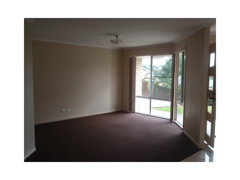 9 Petrie Court, Southside QLD 4570