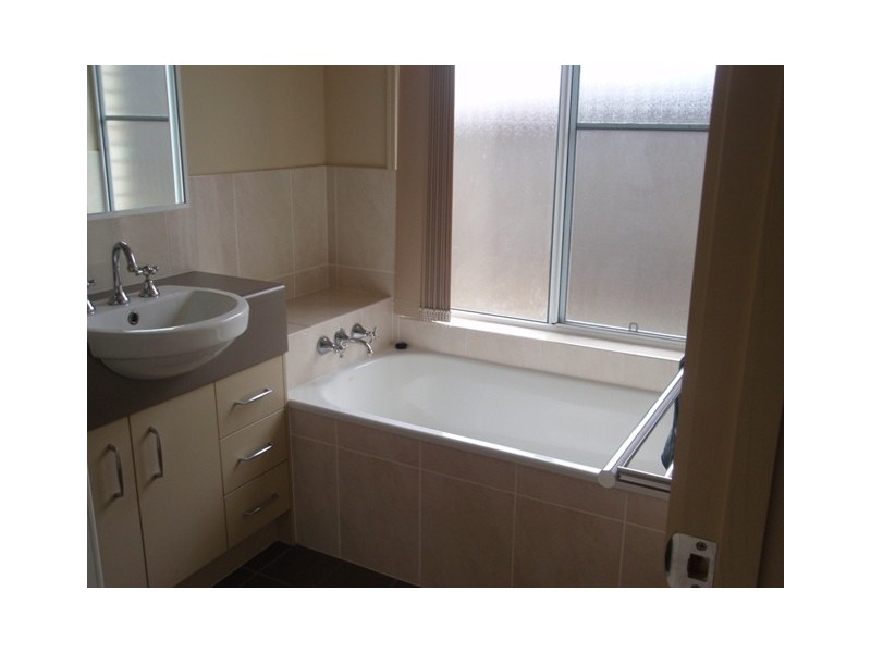 9 Petrie Court, Southside QLD 4570