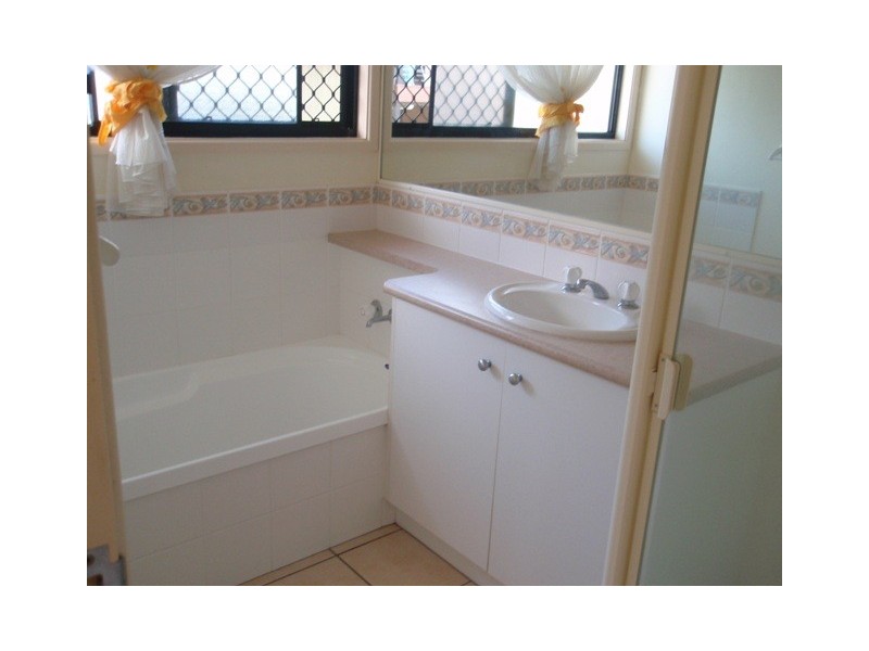 16 Browns Rd, Victory Heights QLD 4570