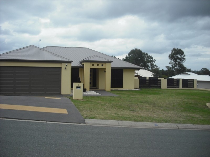 2 Hilltop Av, Southside QLD 4570