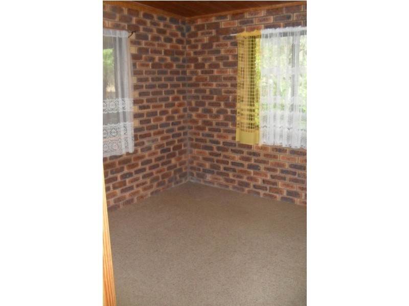 Canina QLD 4570