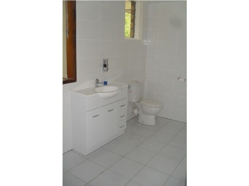 Canina QLD 4570
