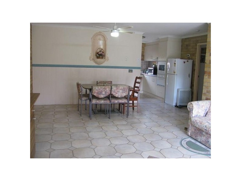 Unit 2, 4 Leonard Street, Southside QLD 4570