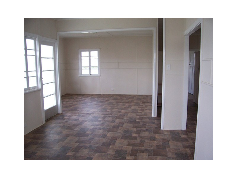 3 Perry La, Southside QLD 4570