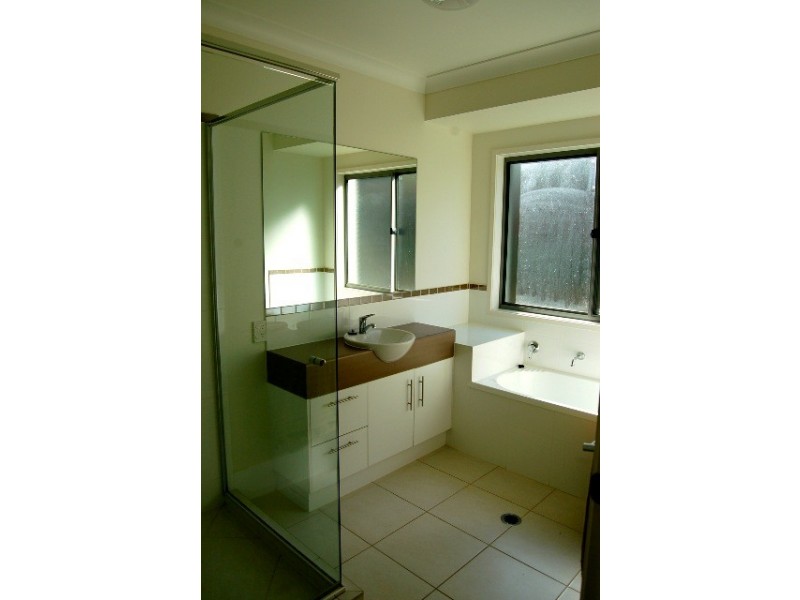 17 Premier Ave, Jones Hill QLD 4570