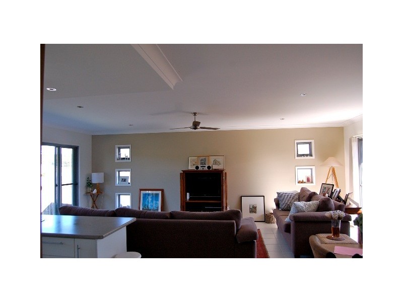 17 Premier Ave, Jones Hill QLD 4570