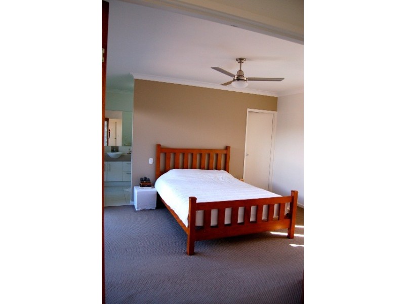 17 Premier Ave, Jones Hill QLD 4570