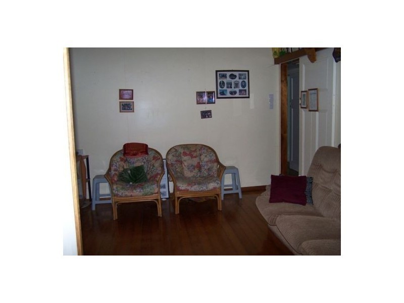 1 School Street, Kilkivan QLD 4600