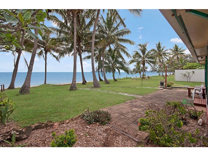 Saunders Beach QLD 4818
