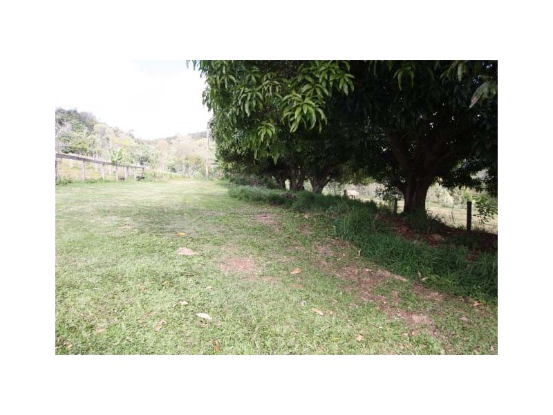 184 Robinson Road, Calico Creek QLD 4570