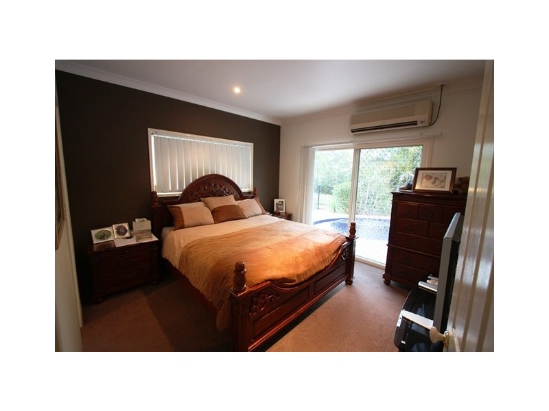 7 Topaz Court, Southside QLD 4570