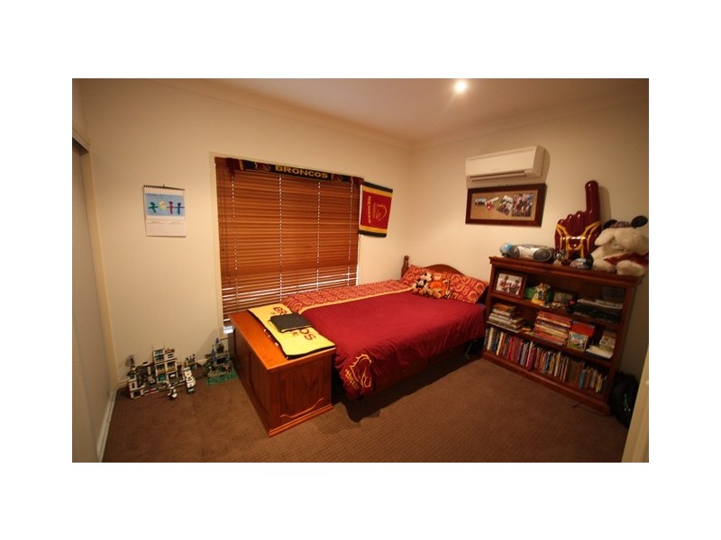 7 Topaz Court, Southside QLD 4570