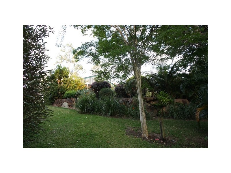 7 Topaz Court, Southside QLD 4570