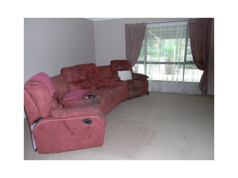 9 Castlereagh Court, Southside QLD 4570