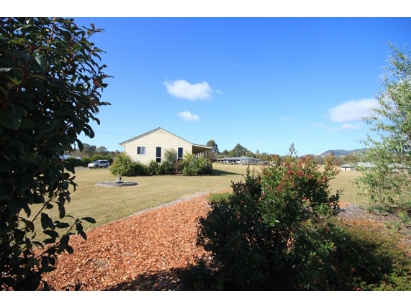 4 Tea Tree Court, The Palms QLD 4570