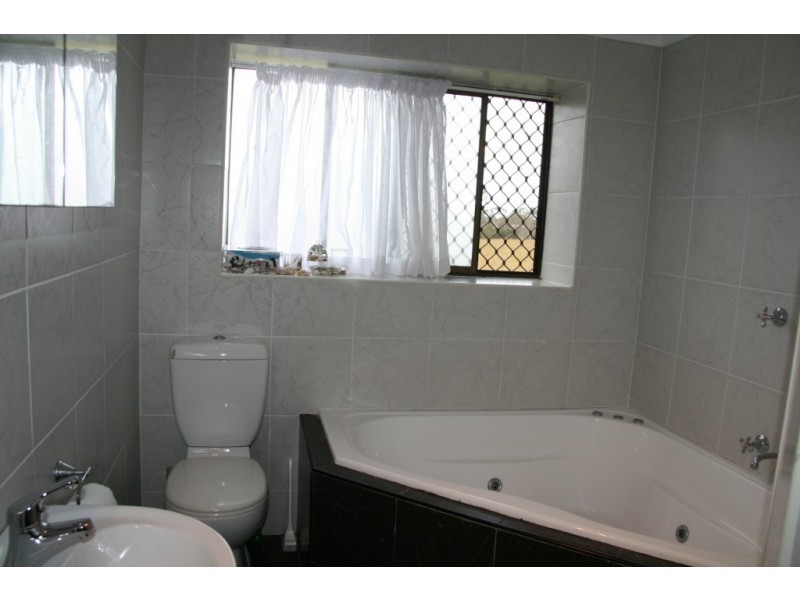 9 Sorensen Road, Southside QLD 4570