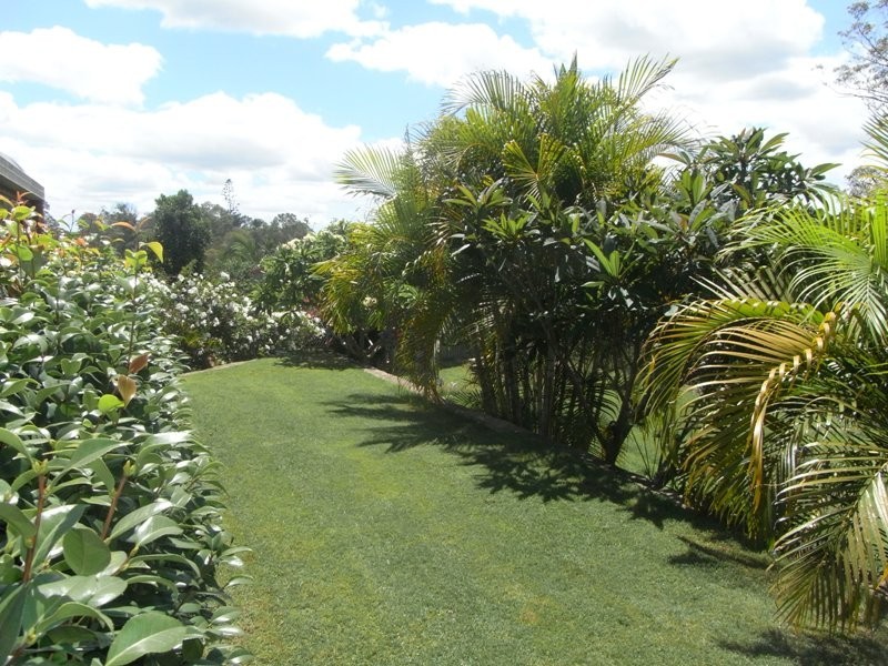 5 Farmborough Court, Southside QLD 4570