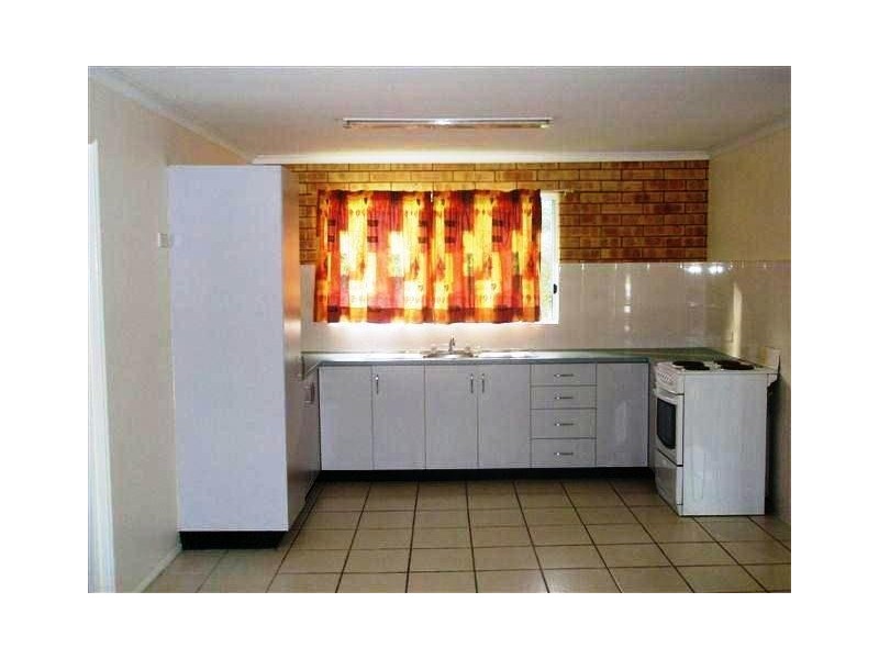 8 Furness Road, Southside QLD 4570