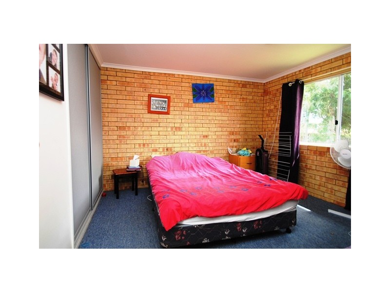 8 Furness Road, Southside QLD 4570