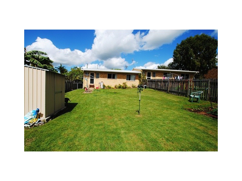 8 Furness Road, Southside QLD 4570