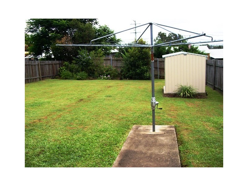 8 Furness Road, Southside QLD 4570