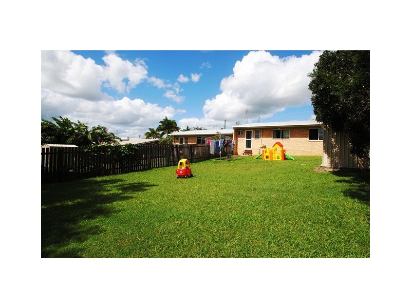 8 Furness Road, Southside QLD 4570