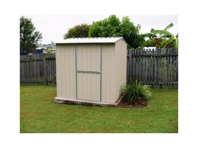 8 Furness Road, Southside QLD 4570