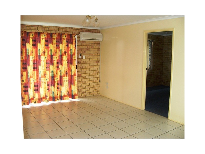 8 Furness Road, Southside QLD 4570