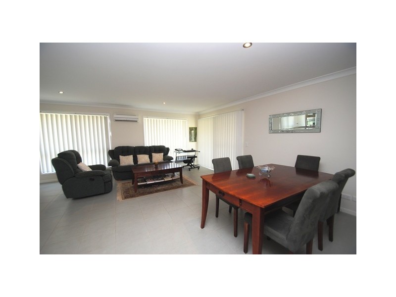 8 Principal Place, Jones Hill QLD 4570