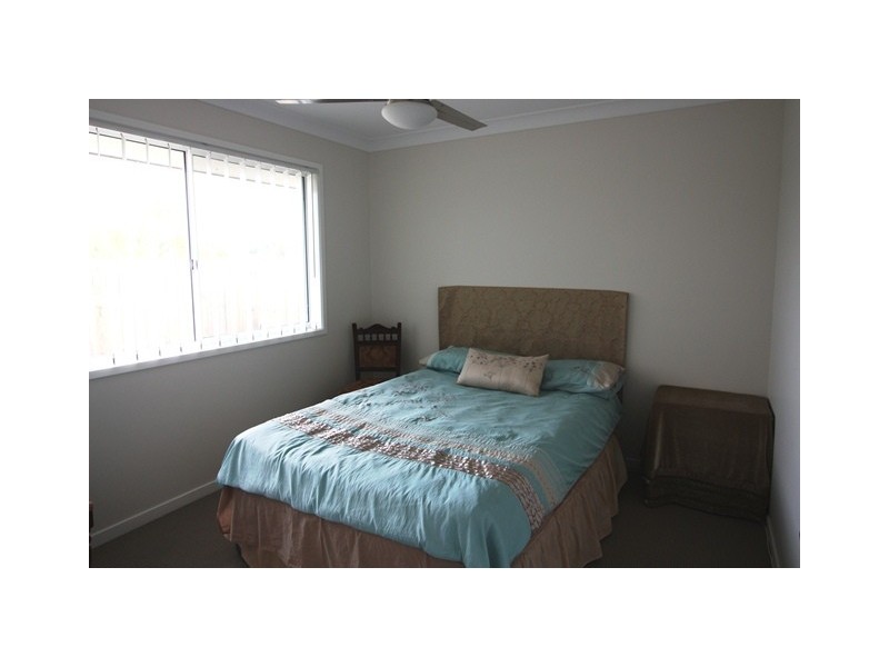 8 Principal Place, Jones Hill QLD 4570