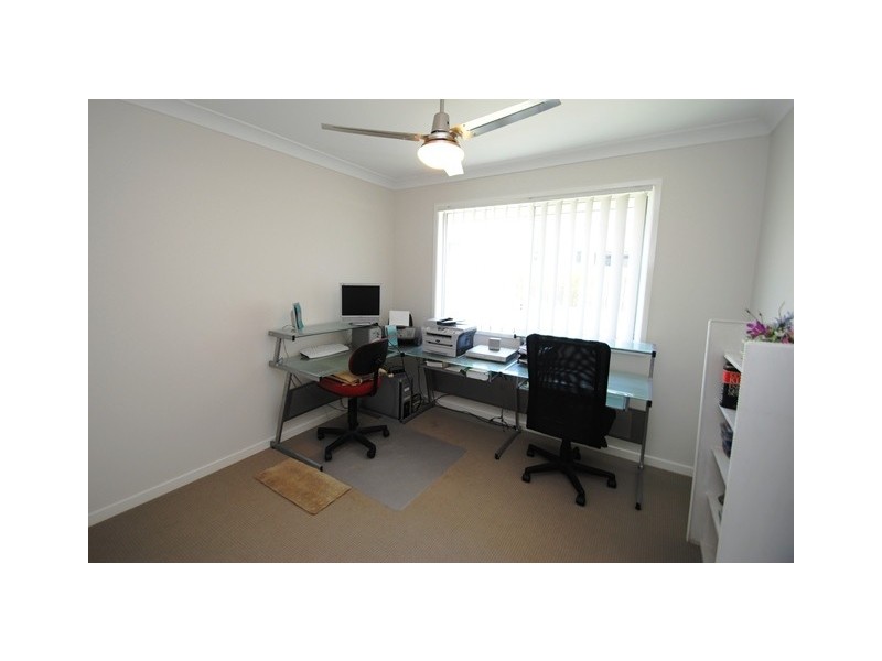 8 Principal Place, Jones Hill QLD 4570