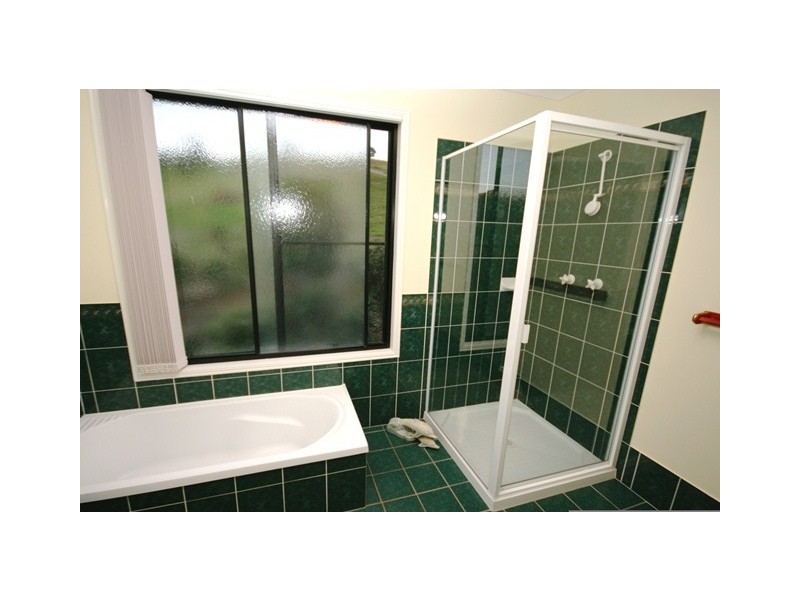 27 Highfield Drive, Chatsworth QLD 4570