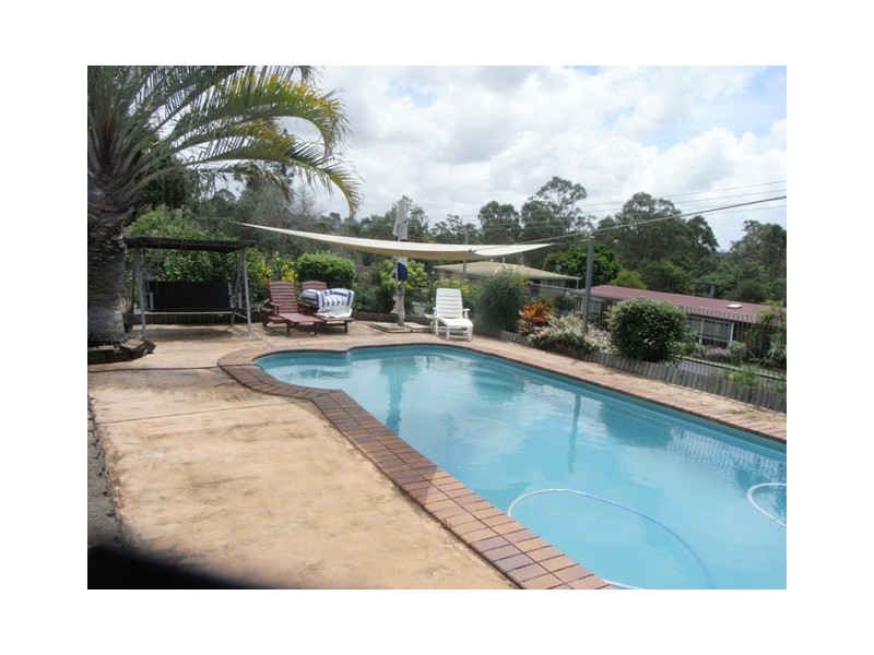 5 Emerald Drive, Southside QLD 4570