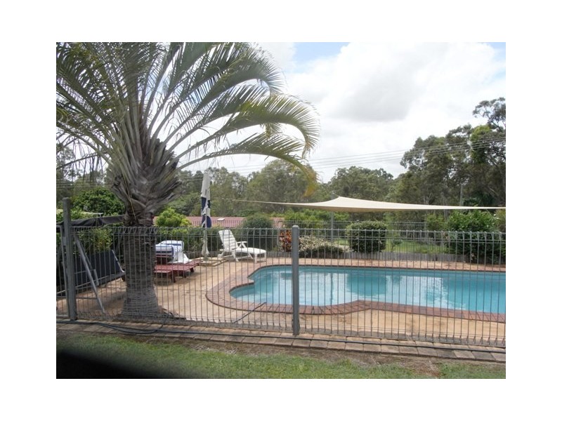 5 Emerald Drive, Southside QLD 4570